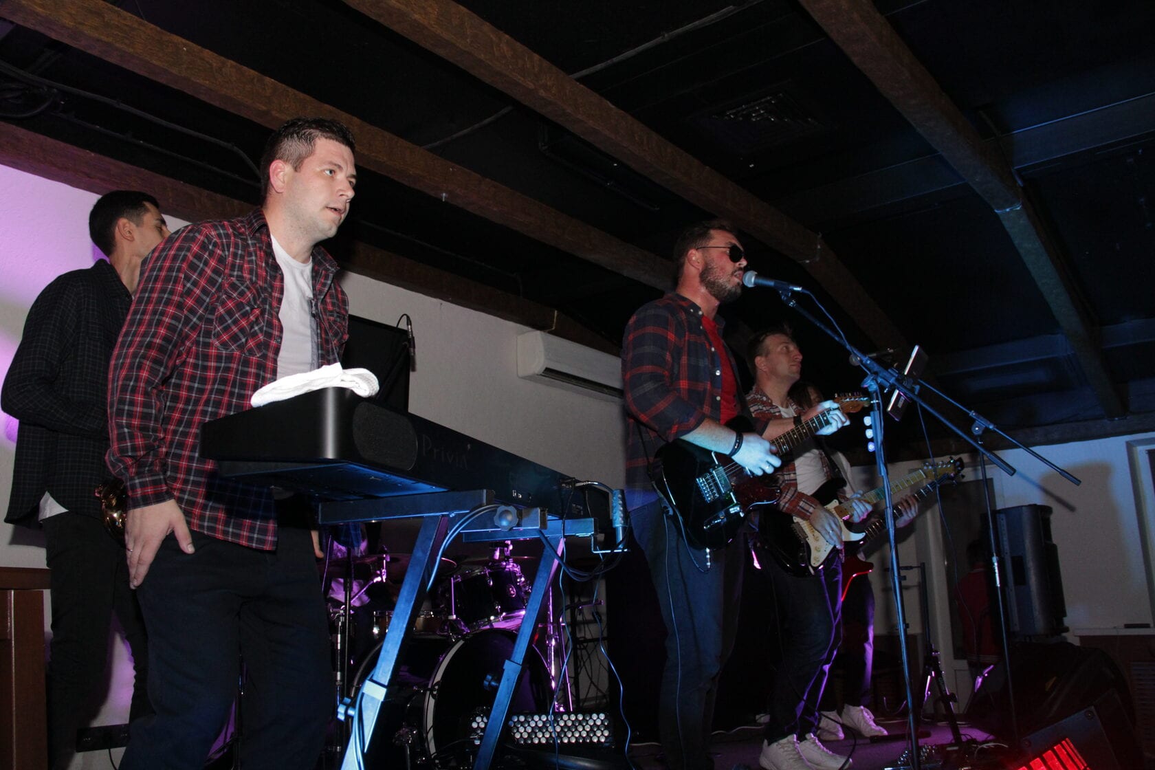 Живое выступление на сцене ресторана PARK