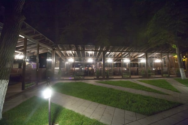 Вечерняя территория PARK после заката