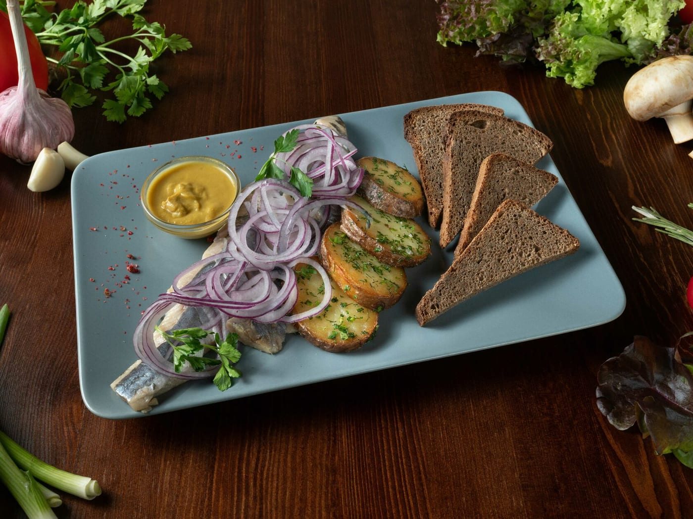 Селёдка с маринованным луком