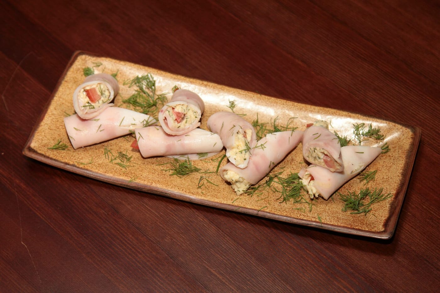 Рулетики из ветчины и сыра